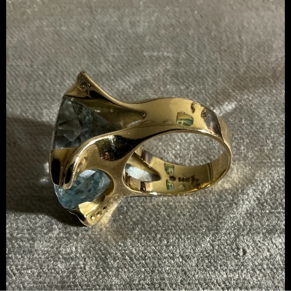 Gorgeous Vintage Aquamarine and Diamond Cocktail Ring - Picture 4 of 15